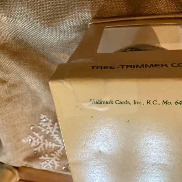 Vintage Hallmark Unbreakable Ball Ornament - Picture 7 of 7